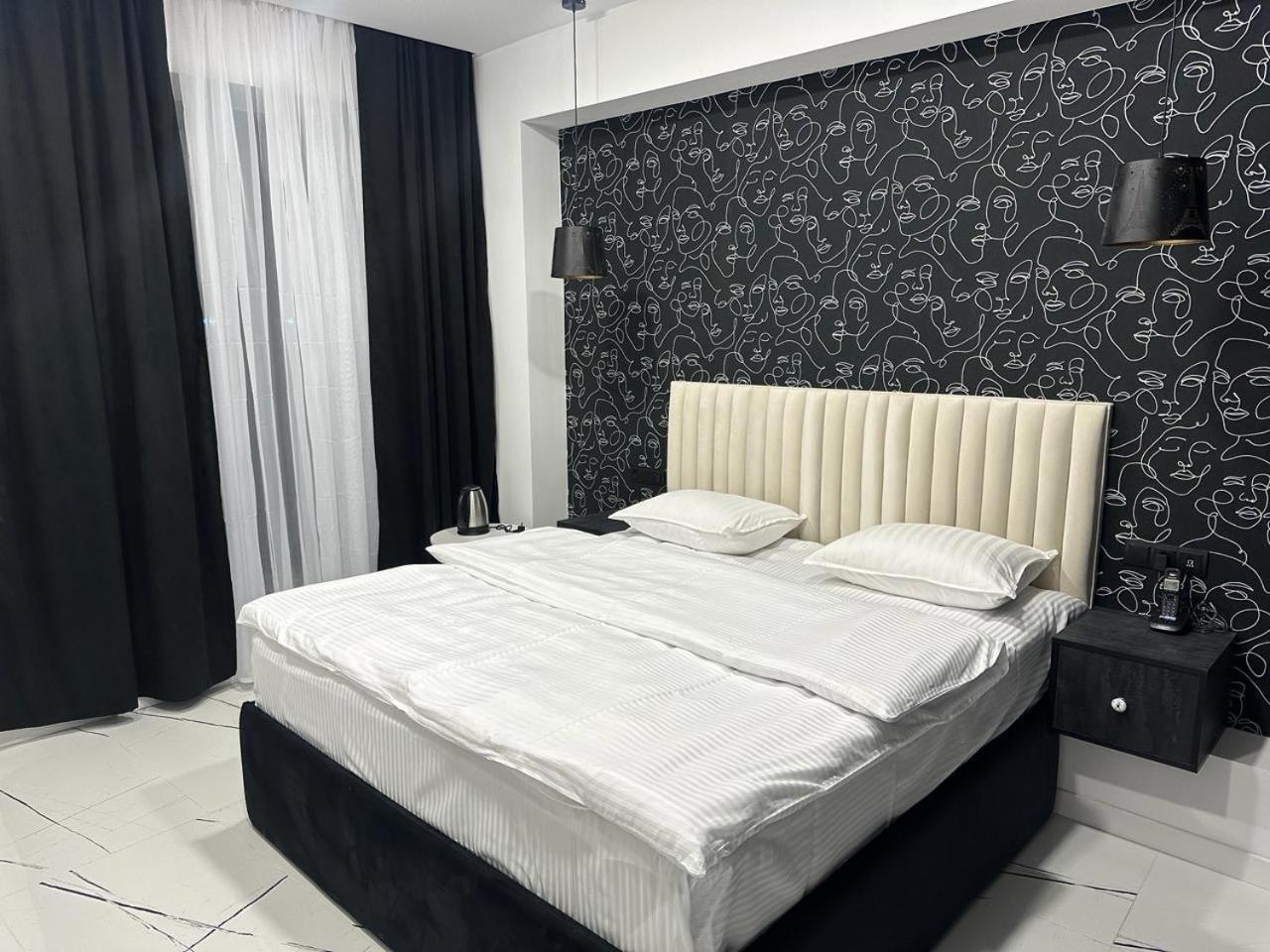 Lux Plaza Touristic hotel near EVN airport P'arak'ar Exterior foto