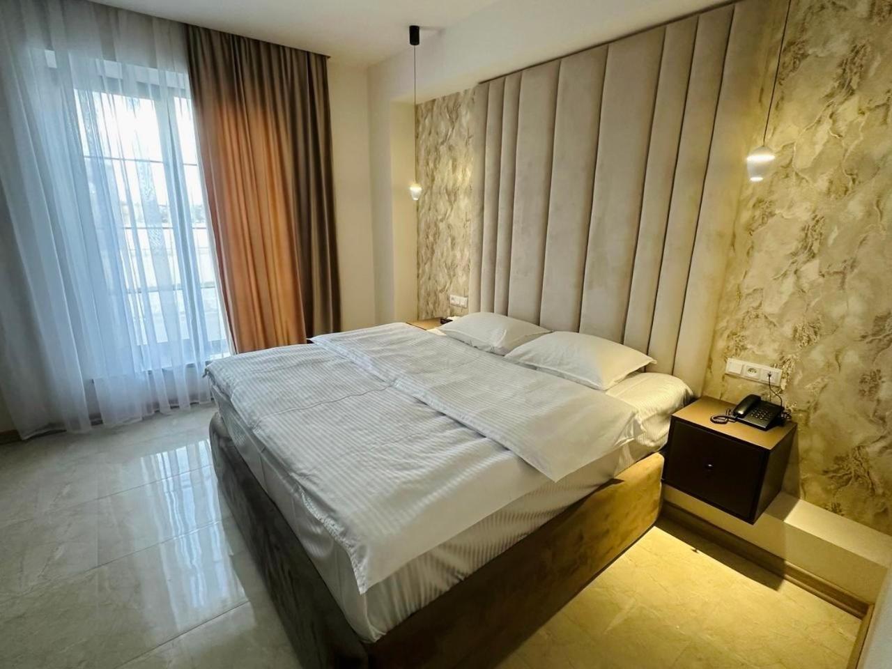 Lux Plaza Touristic hotel near EVN airport P'arak'ar Exterior foto