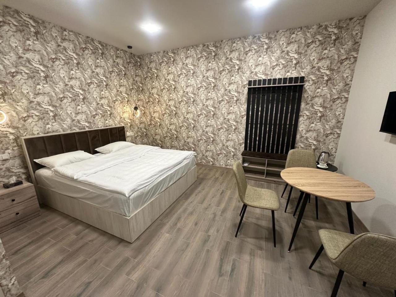 Lux Plaza Touristic hotel near EVN airport P'arak'ar Exterior foto