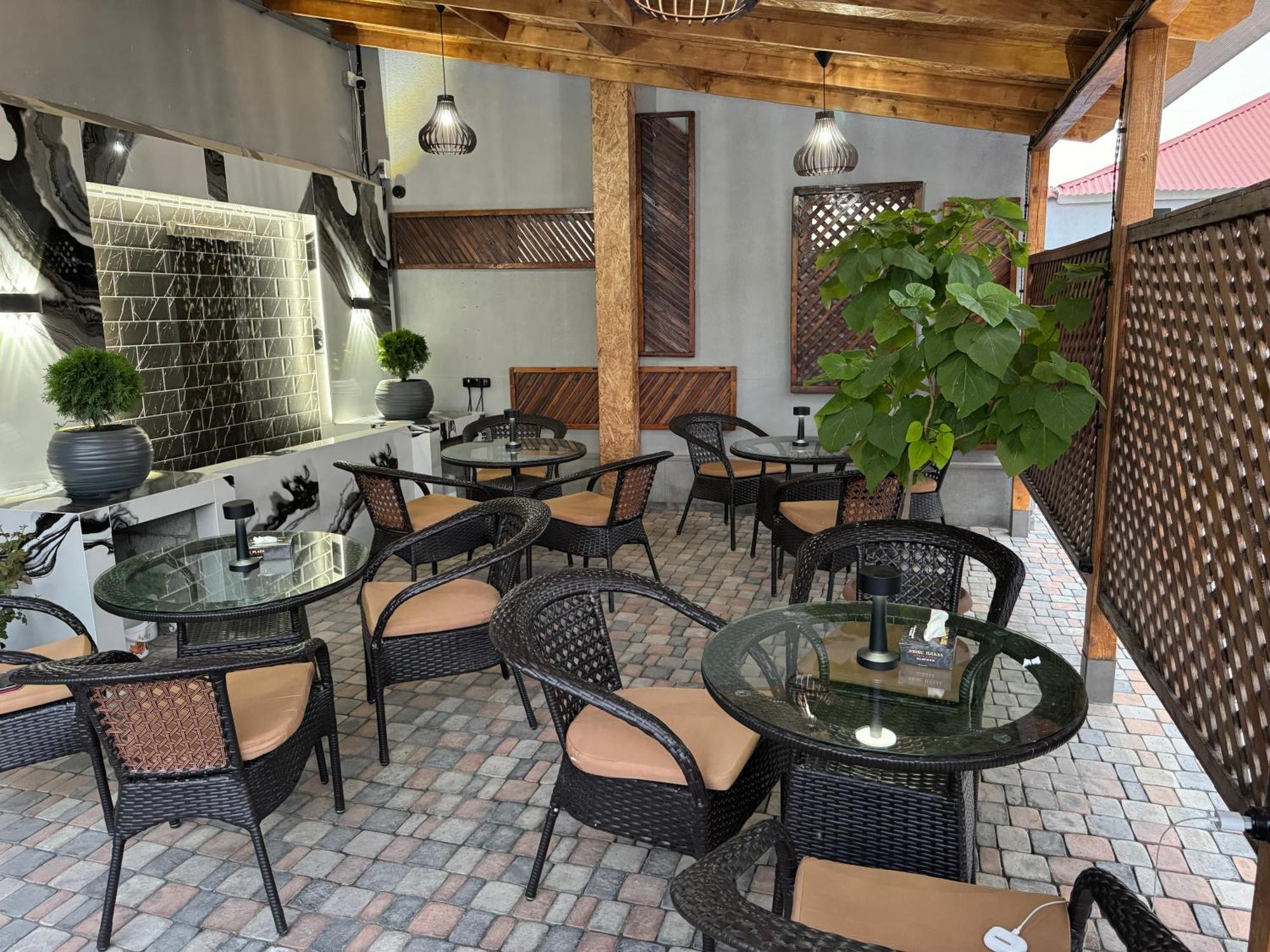 Lux Plaza Touristic hotel near EVN airport P'arak'ar Exterior foto