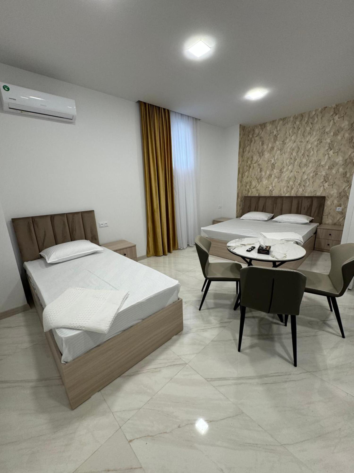 Lux Plaza Touristic hotel near EVN airport P'arak'ar Exterior foto