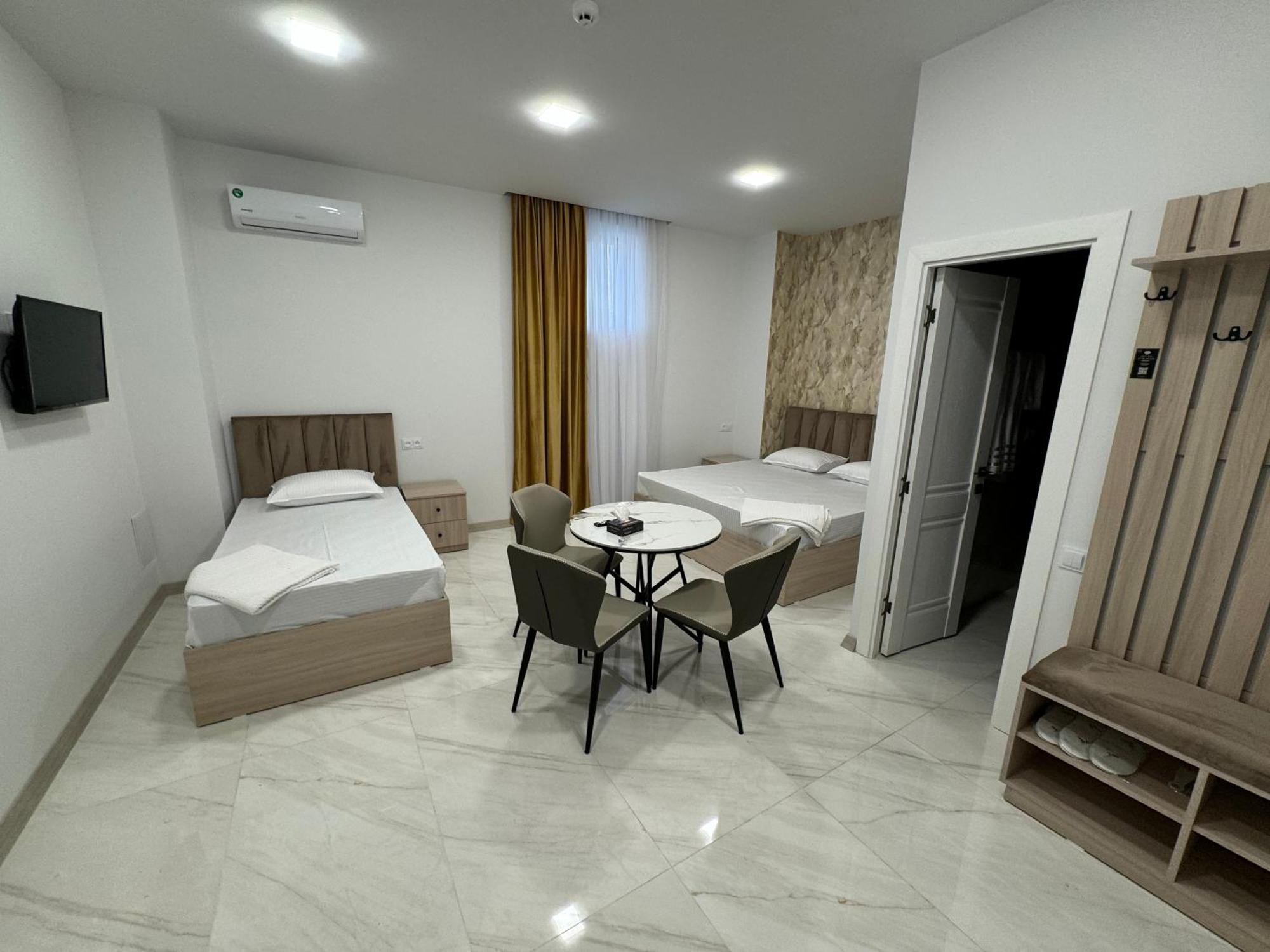 Lux Plaza Touristic hotel near EVN airport P'arak'ar Exterior foto
