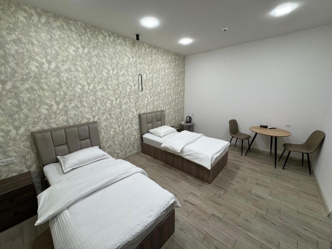 Lux Plaza Touristic hotel near EVN airport P'arak'ar Exterior foto