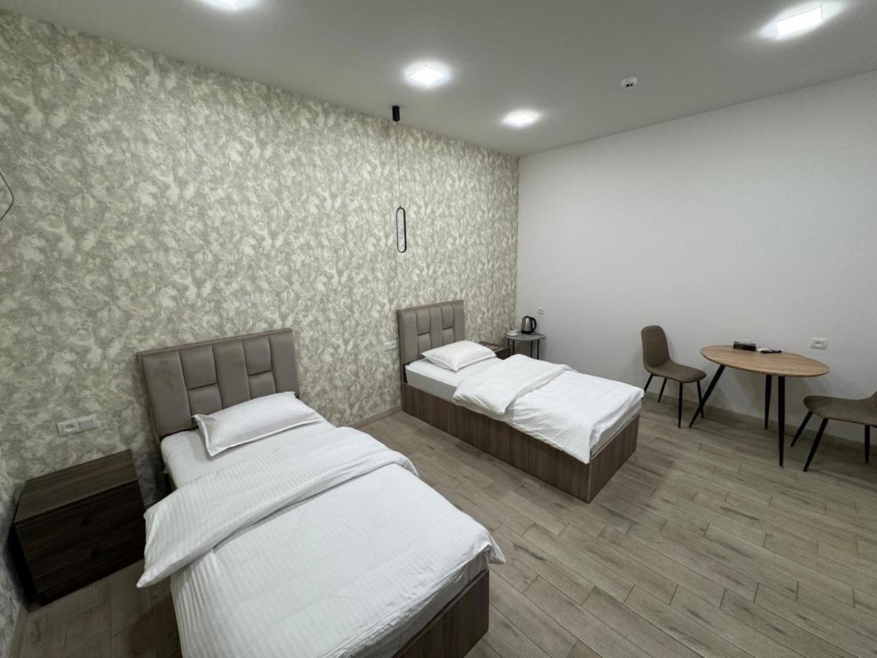 Lux Plaza Touristic hotel near EVN airport P'arak'ar Exterior foto