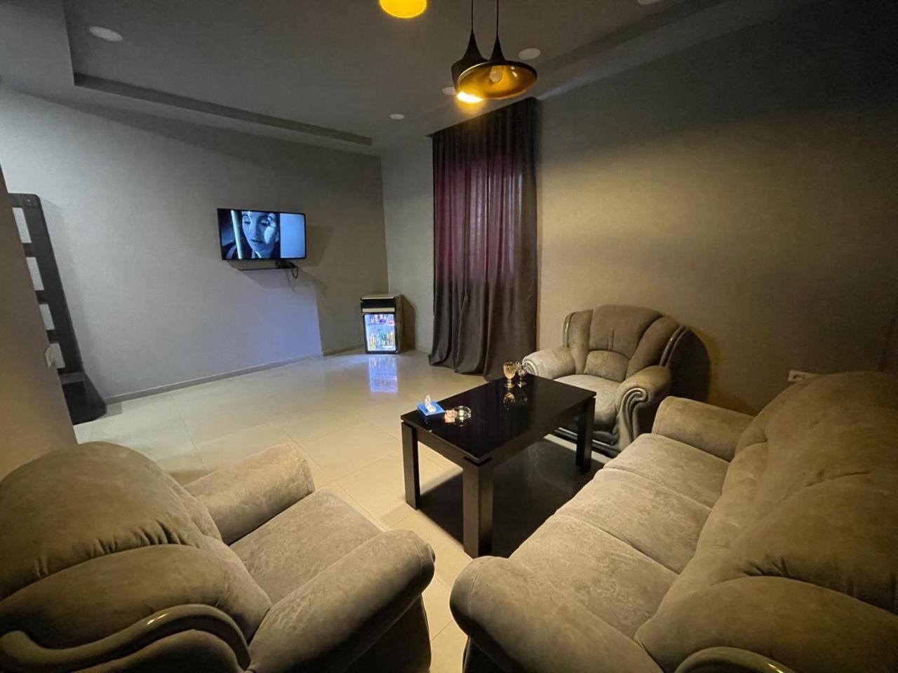 Lux Plaza Touristic hotel near EVN airport P'arak'ar Exterior foto