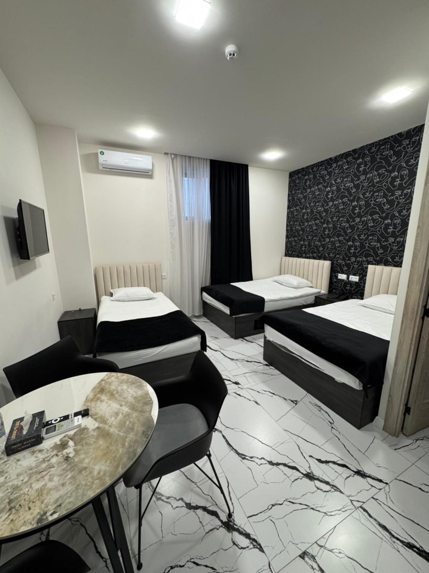 Lux Plaza Touristic hotel near EVN airport P'arak'ar Exterior foto