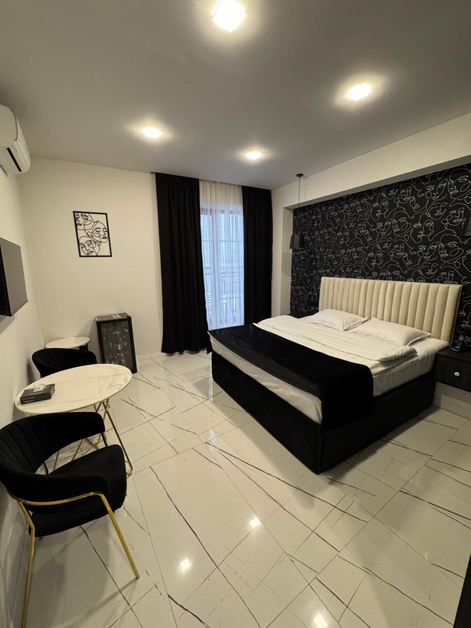 Lux Plaza Touristic hotel near EVN airport P'arak'ar Exterior foto