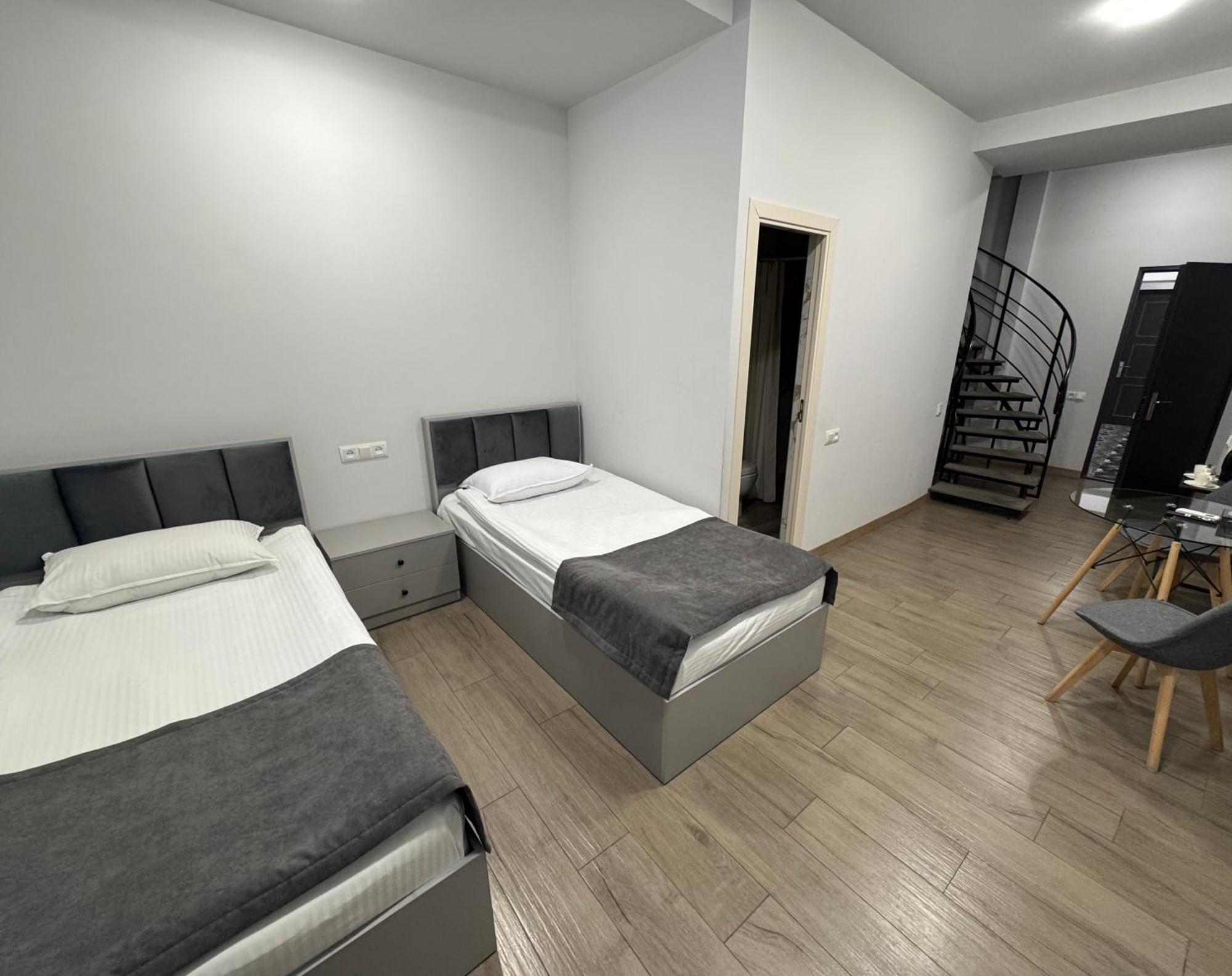 Lux Plaza Touristic hotel near EVN airport P'arak'ar Exterior foto