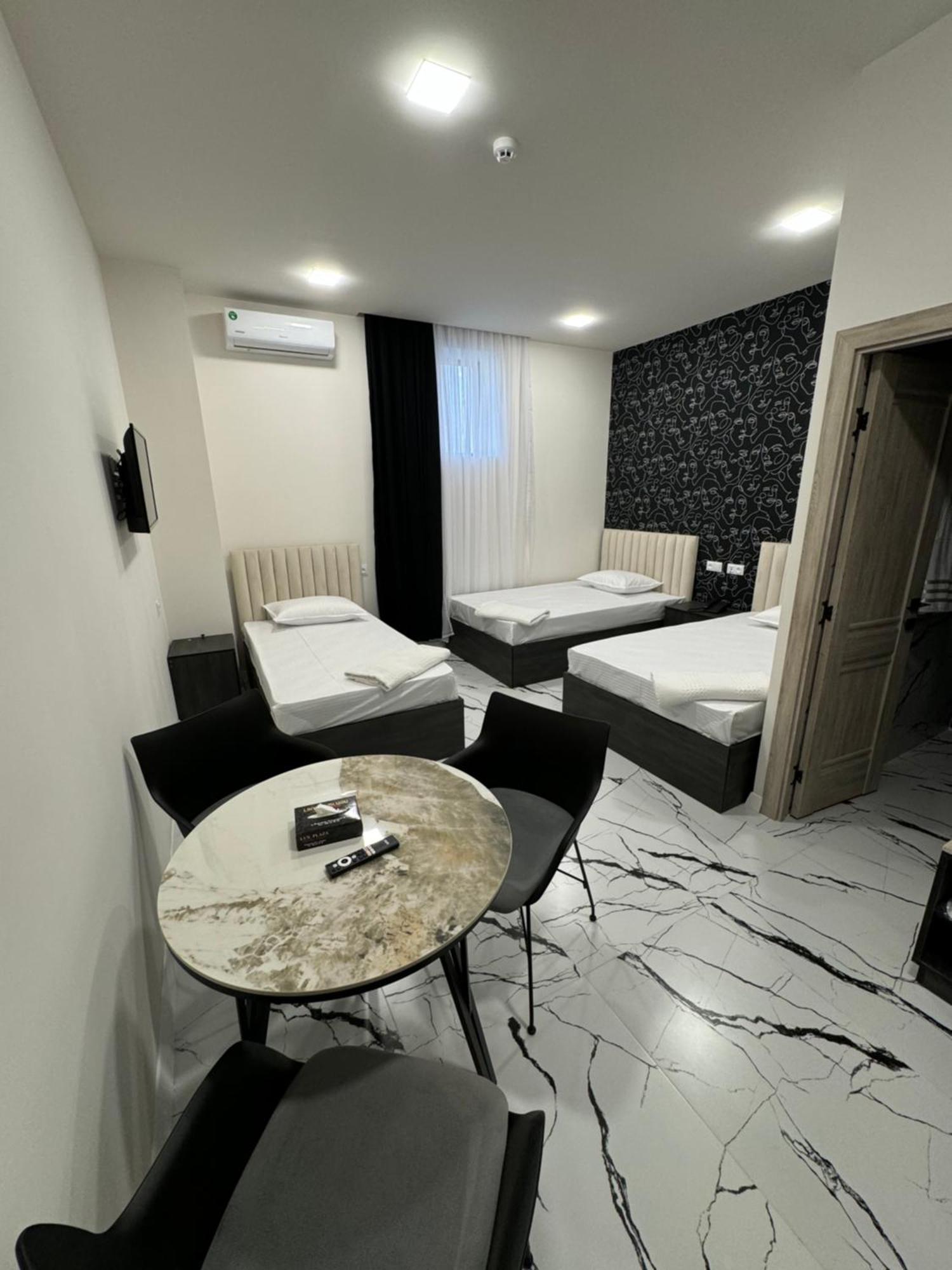 Lux Plaza Touristic hotel near EVN airport P'arak'ar Exterior foto