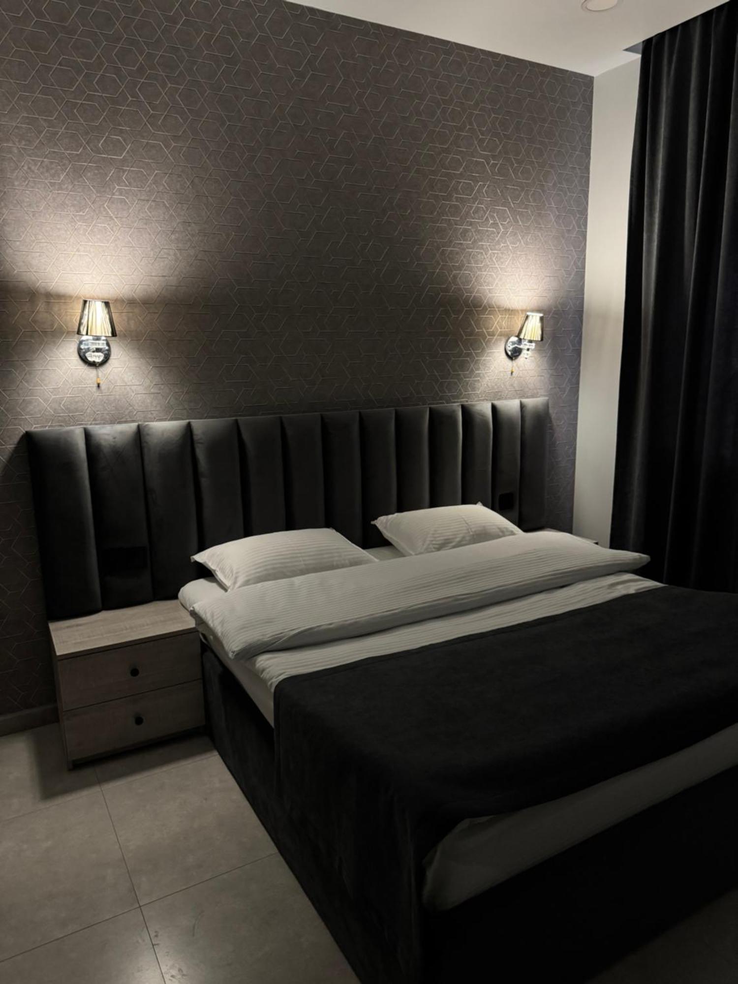 Lux Plaza Touristic hotel near EVN airport P'arak'ar Exterior foto