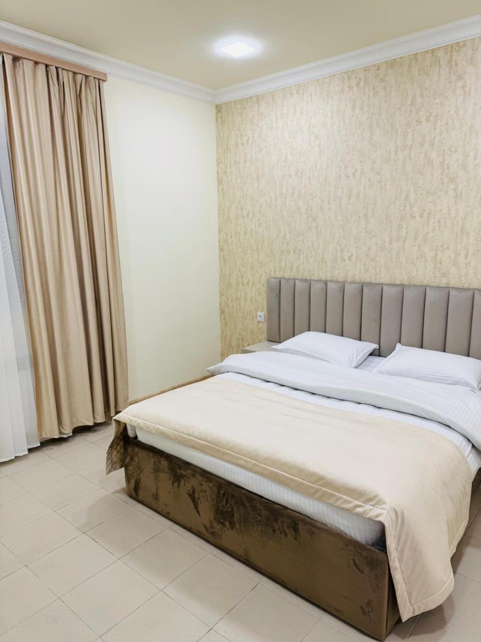 Lux Plaza Touristic hotel near EVN airport P'arak'ar Exterior foto