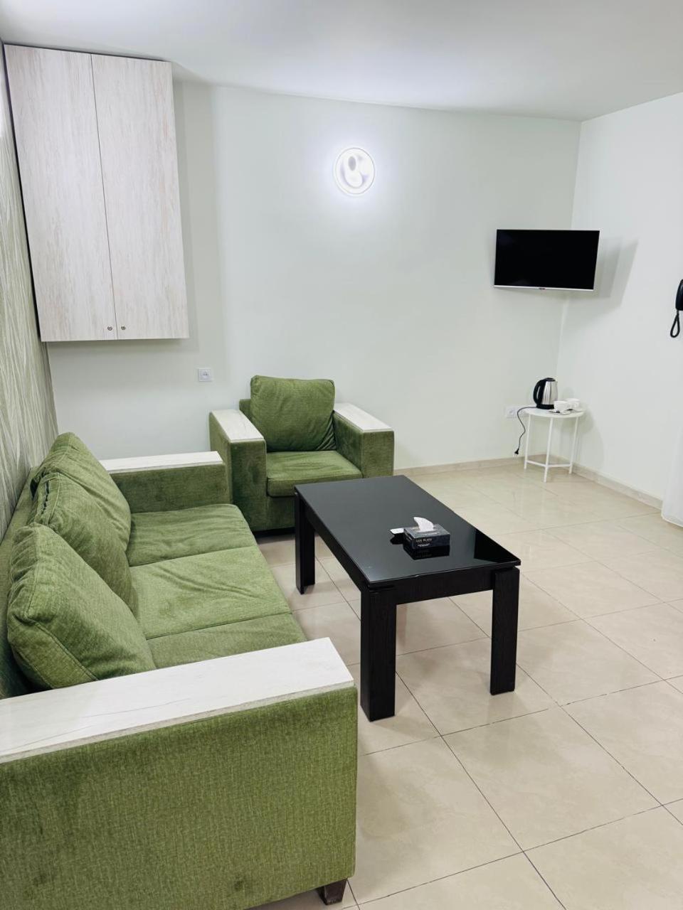 Lux Plaza Touristic hotel near EVN airport P'arak'ar Exterior foto