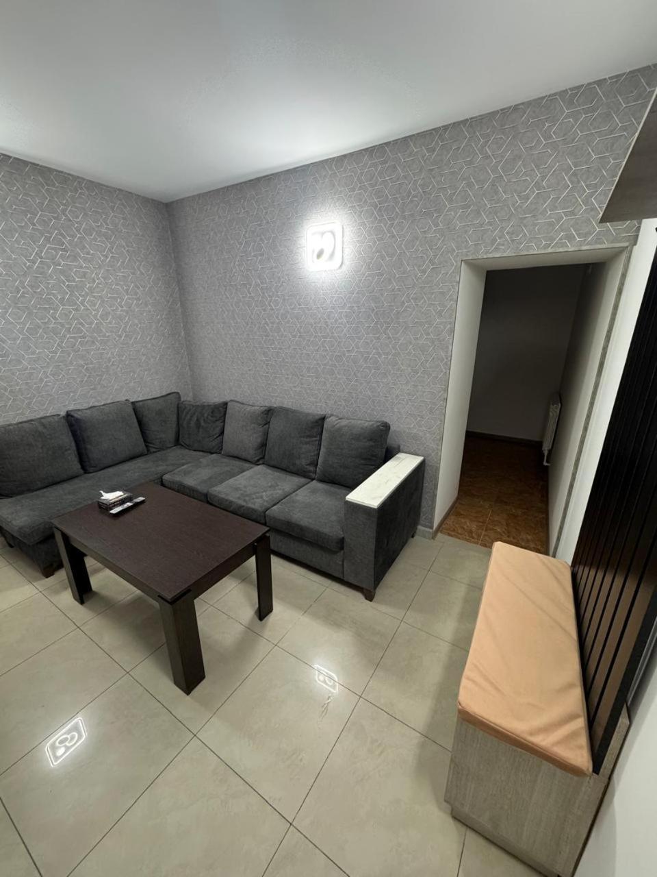 Lux Plaza Touristic hotel near EVN airport P'arak'ar Exterior foto